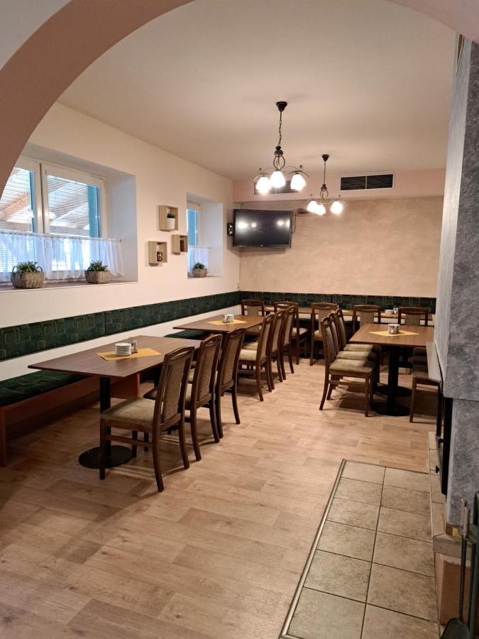 Penzion A Pizzerie Na Zalozne Kobylí Екстериор снимка