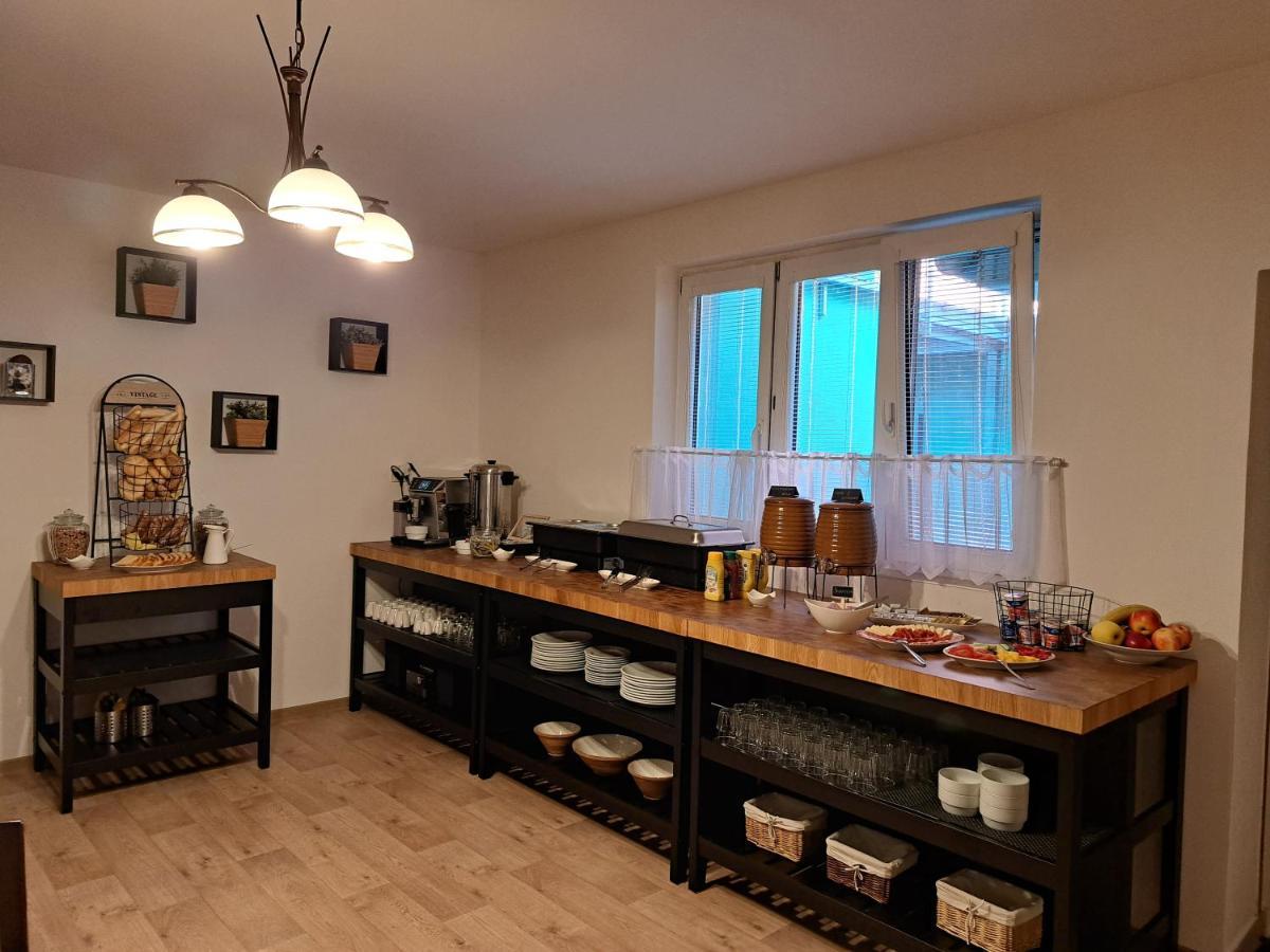 Penzion A Pizzerie Na Zalozne Kobylí Екстериор снимка